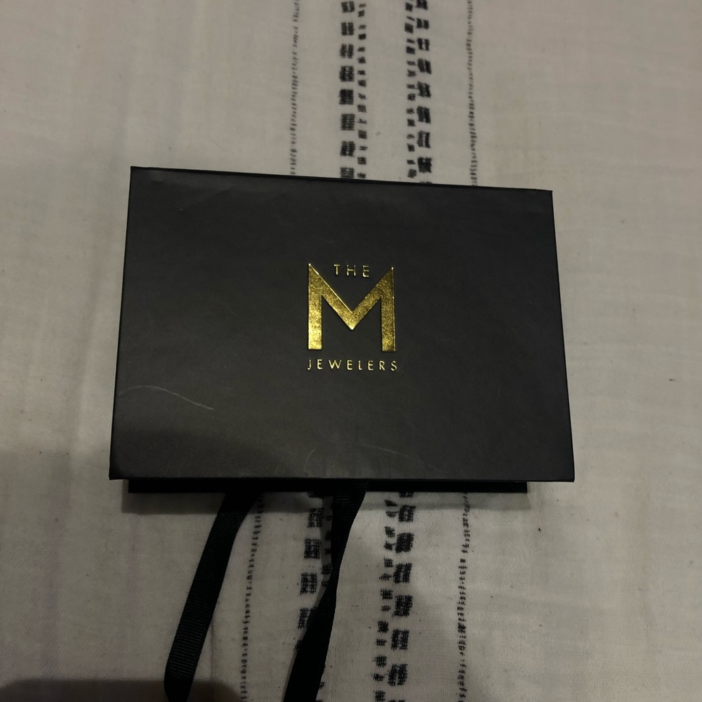 M Jewelers Cross Necklace - Picture 4 of 4